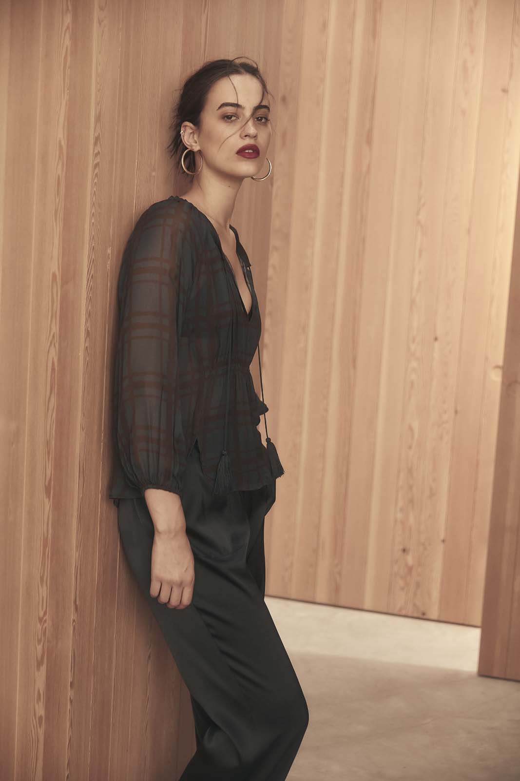WALK THE LINE RAGLAN SLEEVE BLOUSE