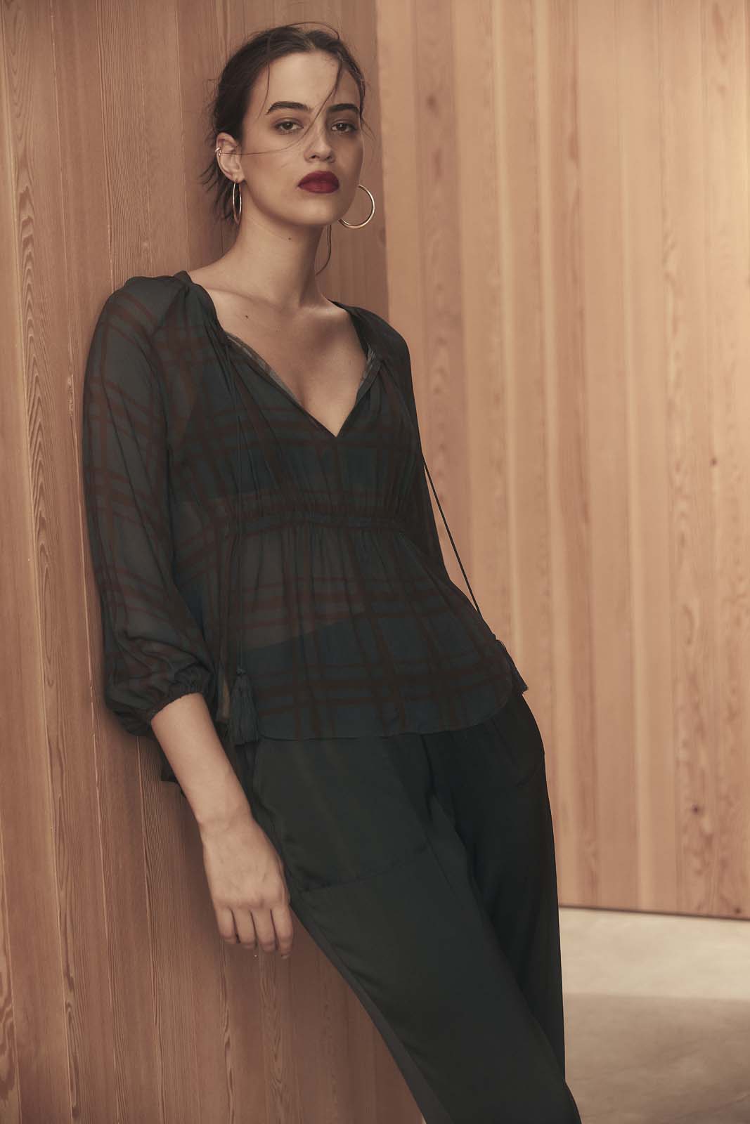 WALK THE LINE RAGLAN SLEEVE BLOUSE
